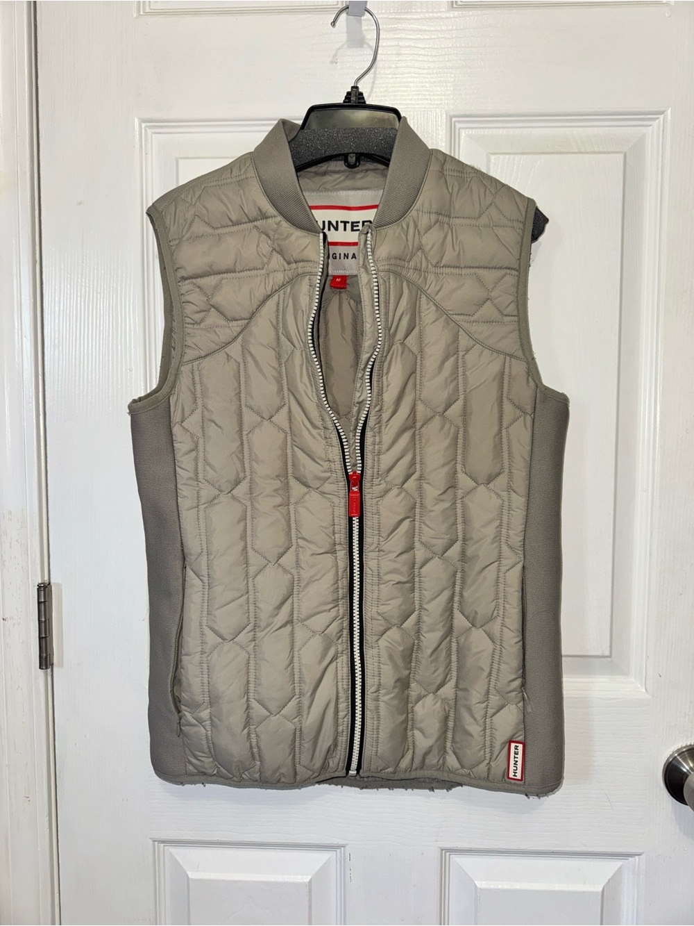 Hunter Quilted Sleeveless Jacket Vest - Stone size Medium women s